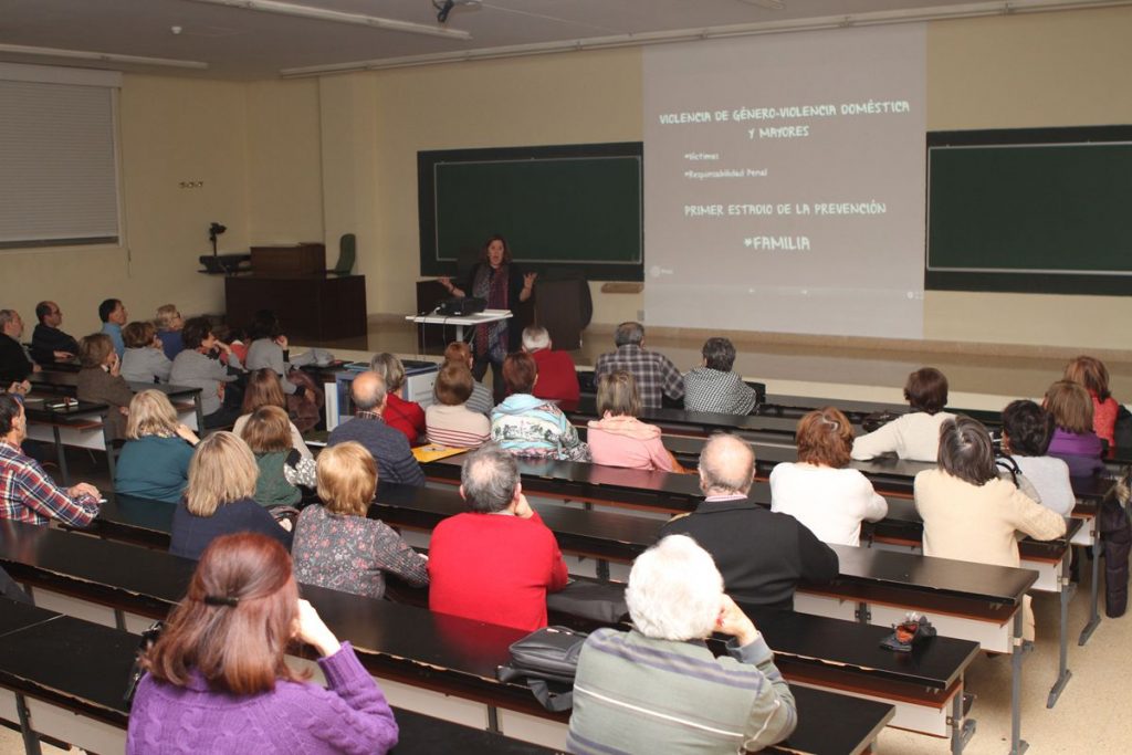 Conferencia sobre “Violencia de género y mayores”
